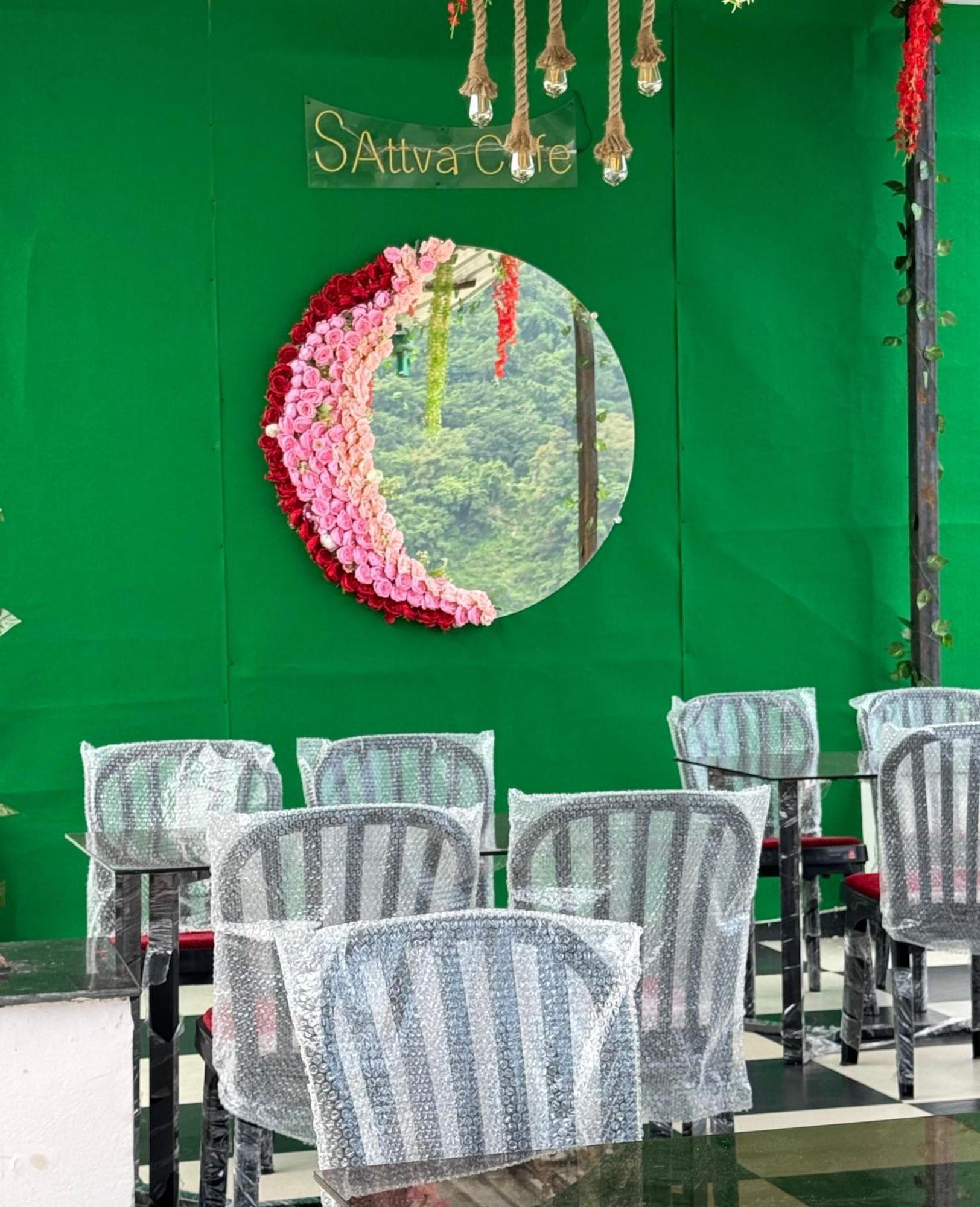 Sattva Cafe And Motel Rishīkesh Exteriör bild